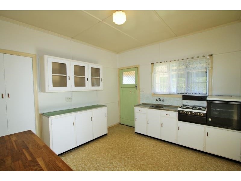 11 Smith Street, Holland Park QLD 4121