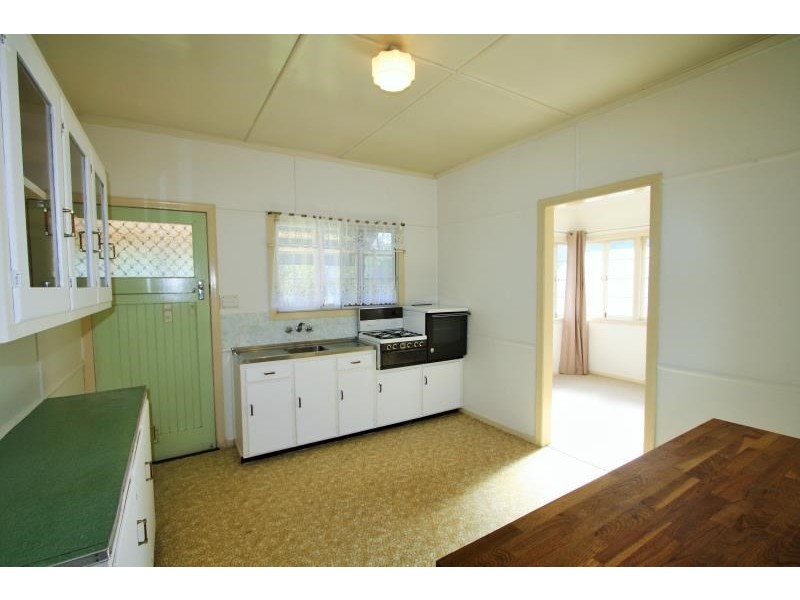 11 Smith Street, Holland Park QLD 4121