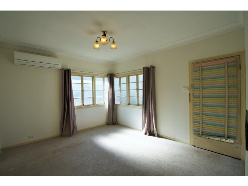 11 Smith Street, Holland Park QLD 4121