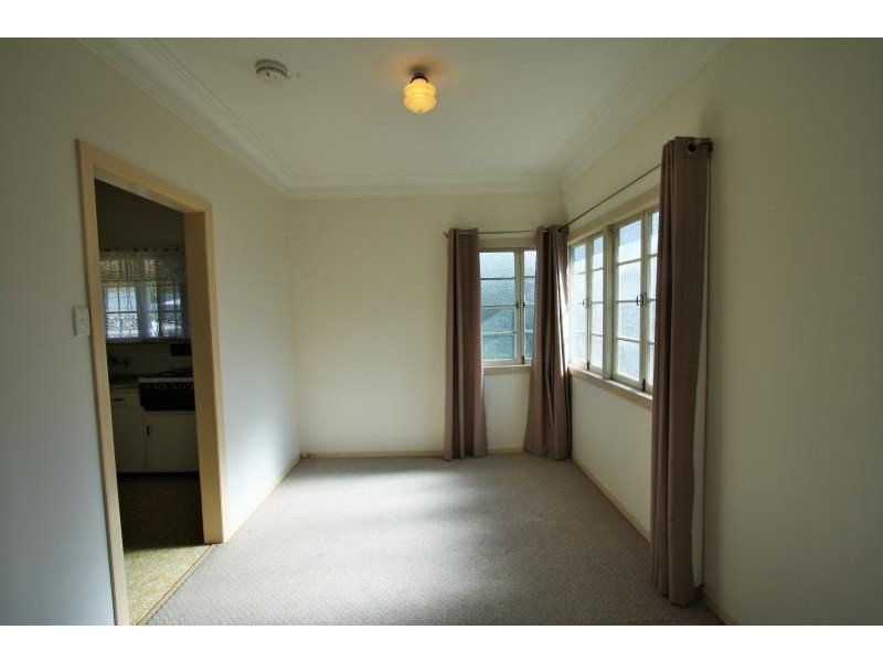 11 Smith Street, Holland Park QLD 4121