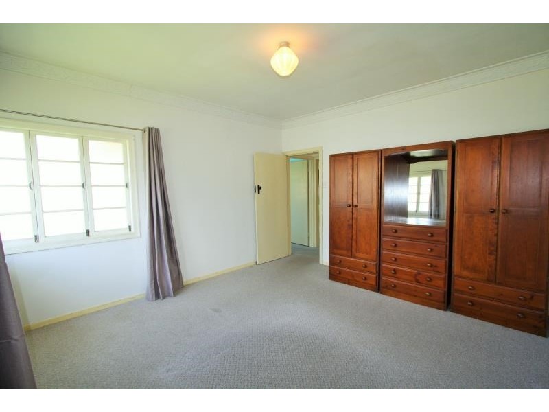 11 Smith Street, Holland Park QLD 4121