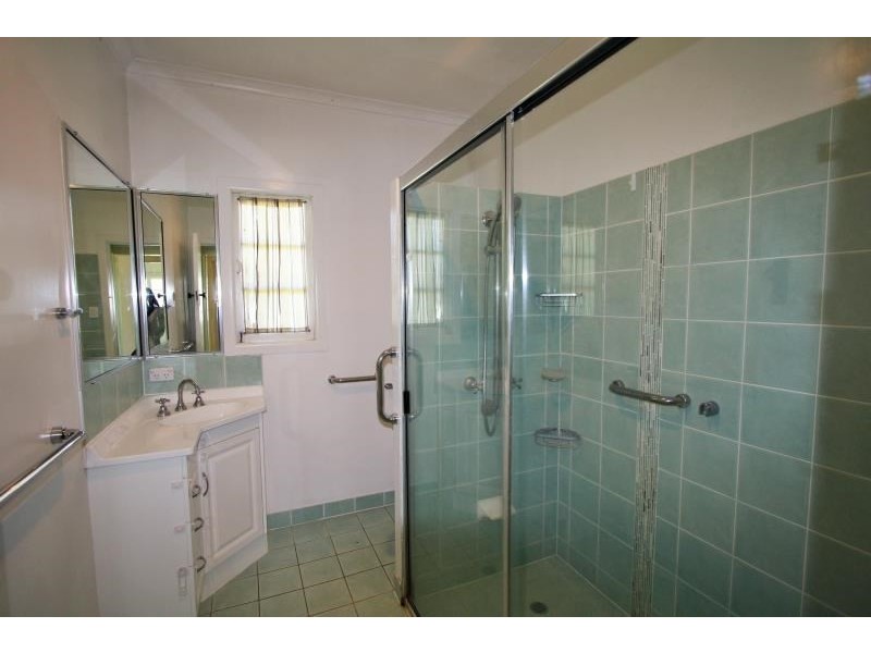 11 Smith Street, Holland Park QLD 4121