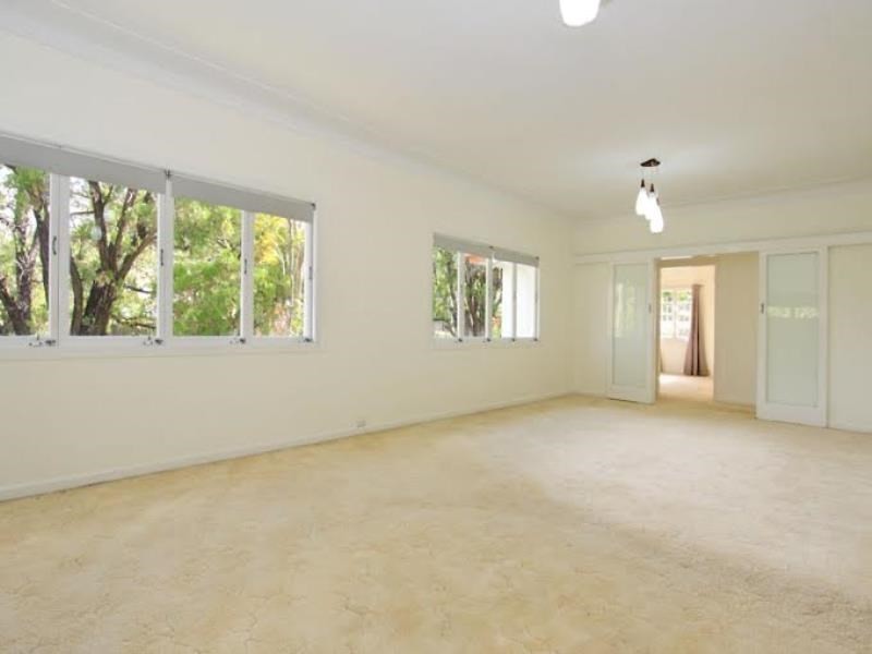 8 Stewart Street, Holland Park QLD 4121