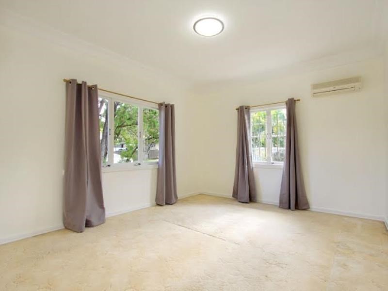 8 Stewart Street, Holland Park QLD 4121