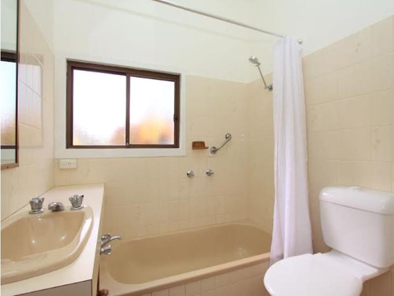 8 Stewart Street, Holland Park QLD 4121