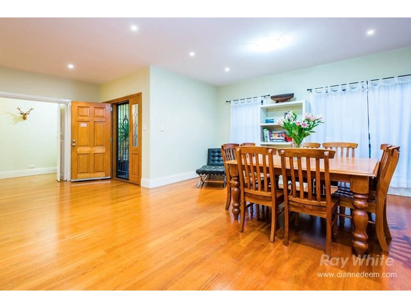 25 Arnold Street, Holland Park QLD 4121