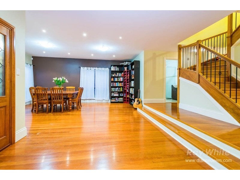 25 Arnold Street, Holland Park QLD 4121