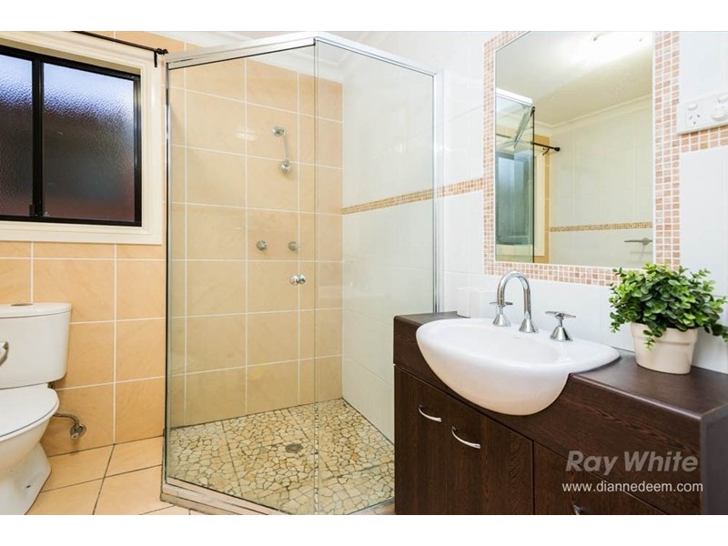 25 Arnold Street, Holland Park QLD 4121