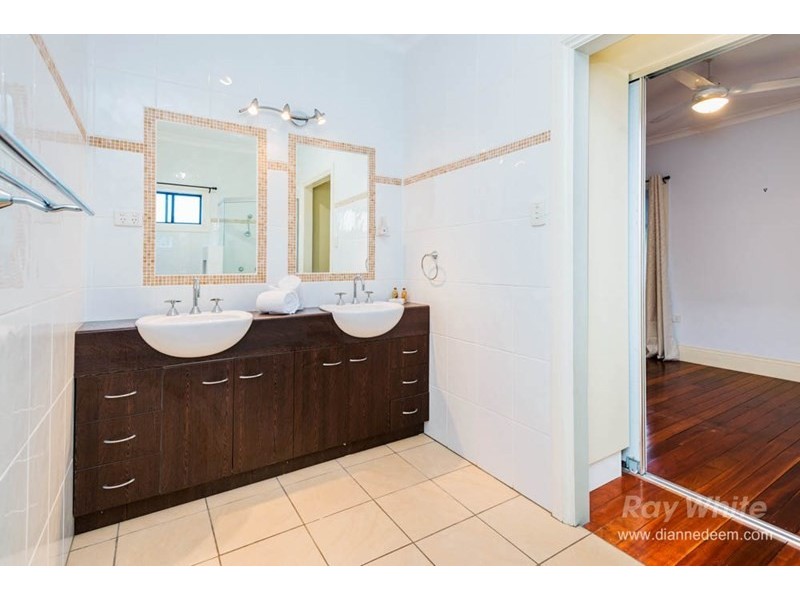 25 Arnold Street, Holland Park QLD 4121