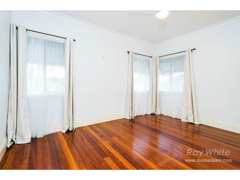 25 Arnold Street, Holland Park QLD 4121