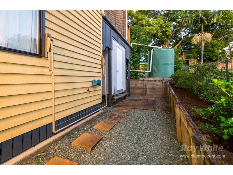 25 Arnold Street, Holland Park QLD 4121