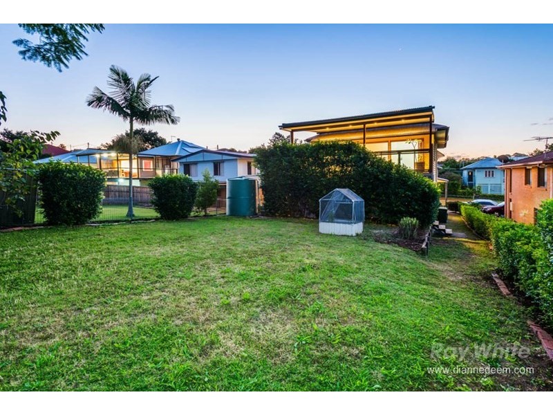 25 Arnold Street, Holland Park QLD 4121