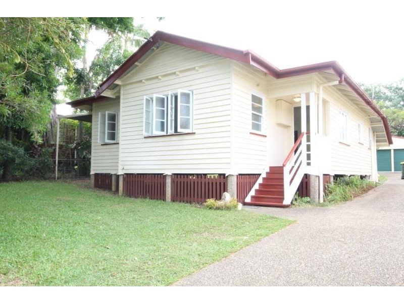 26 Dobbie Street, Holland Park QLD 4121