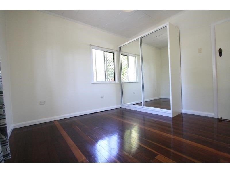 42 Palm Avenue, Holland Park West QLD 4121