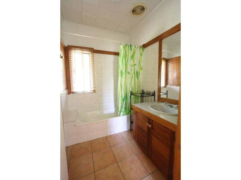42 Palm Avenue, Holland Park West QLD 4121