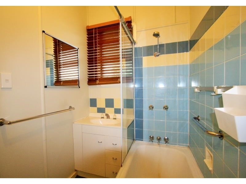 11 Gower Street, Holland Park West QLD 4121