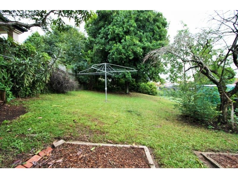 11 Gower Street, Holland Park West QLD 4121