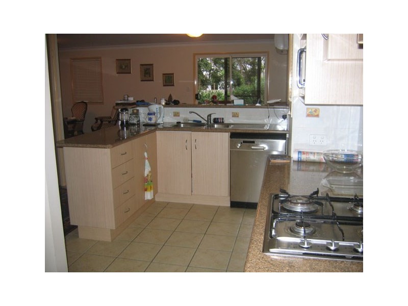 31 Estate Place, Holland Park West QLD 4121