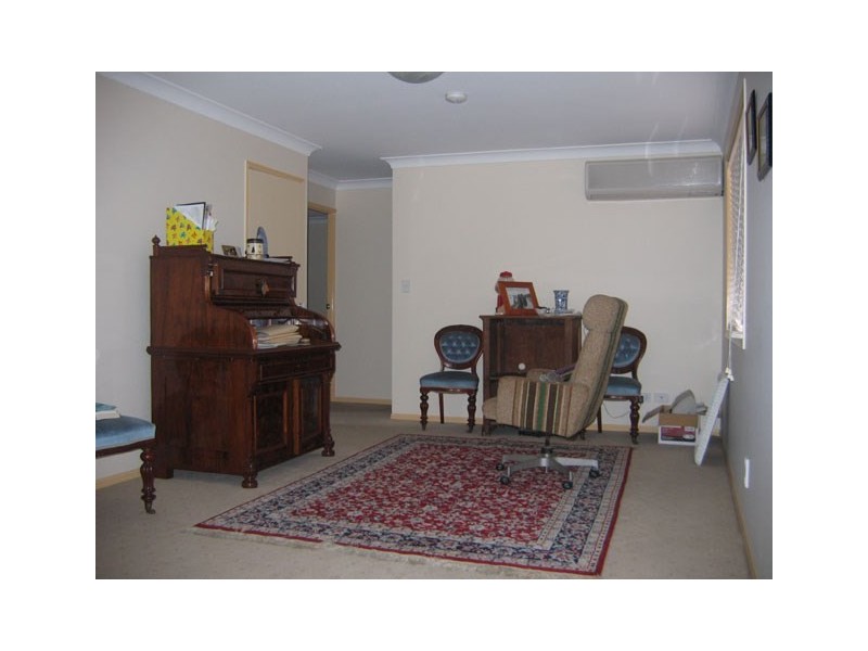 31 Estate Place, Holland Park West QLD 4121