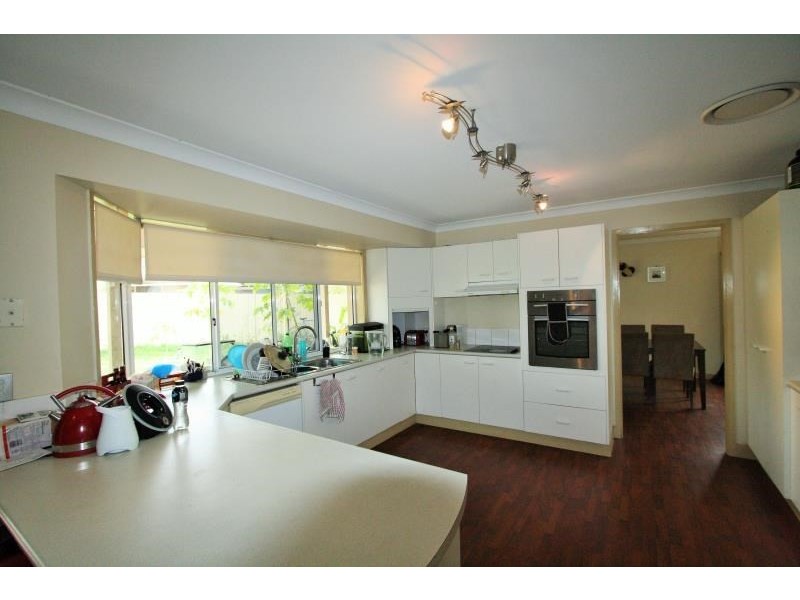 2 Marissa Close, Mansfield QLD 4122