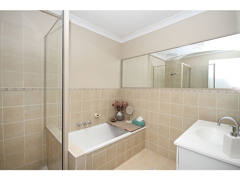 3 Aquila Court, Regents Park QLD 4118