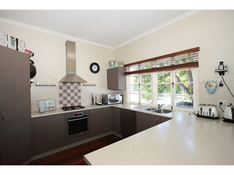 82 Holland Road, Holland Park QLD 4121