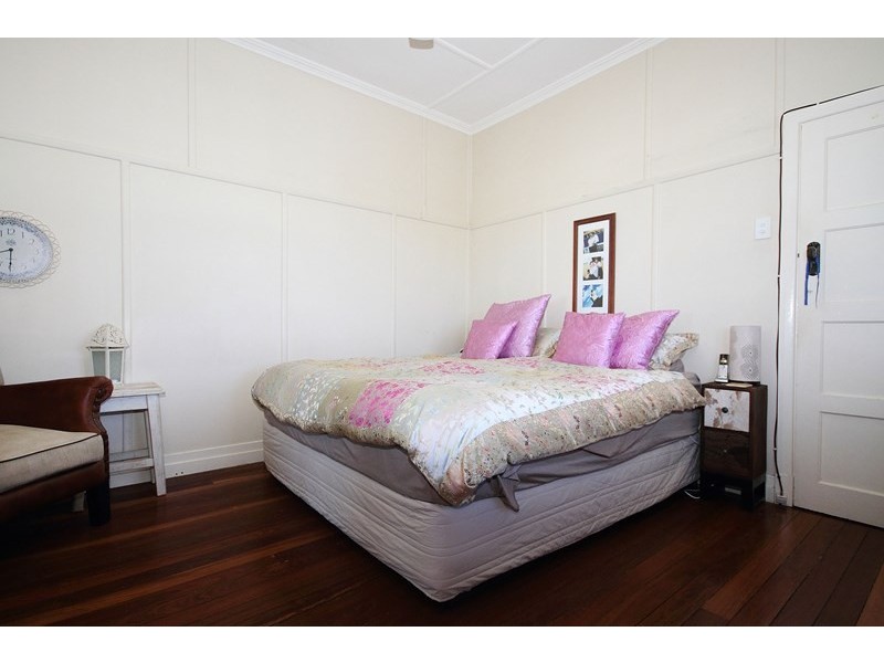 82 Holland Road, Holland Park QLD 4121