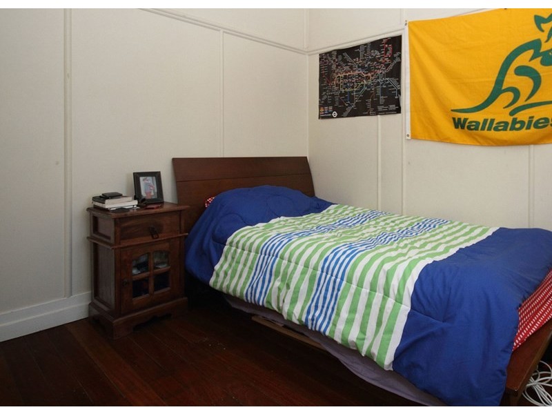 82 Holland Road, Holland Park QLD 4121