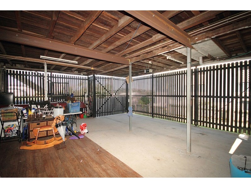 82 Holland Road, Holland Park QLD 4121