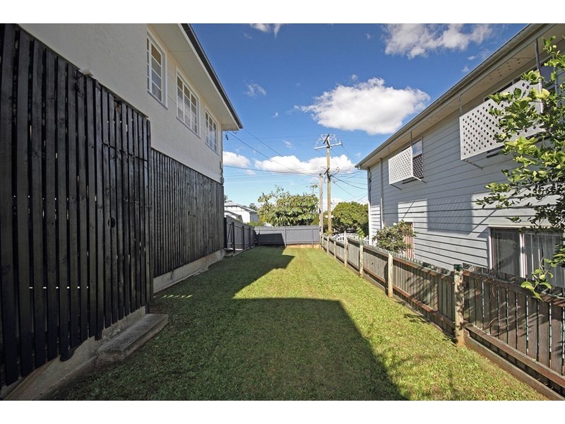 82 Holland Road, Holland Park QLD 4121