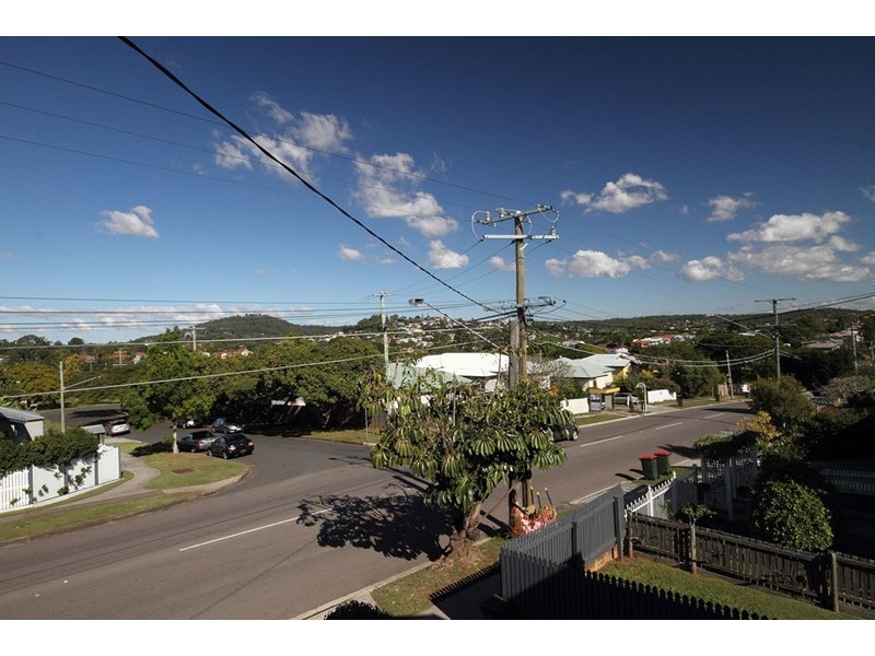 82 Holland Road, Holland Park QLD 4121