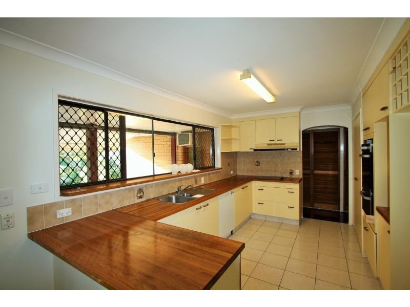 63 Brodie Street, Holland Park West QLD 4121