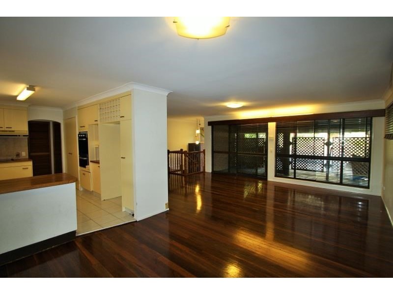 63 Brodie Street, Holland Park West QLD 4121