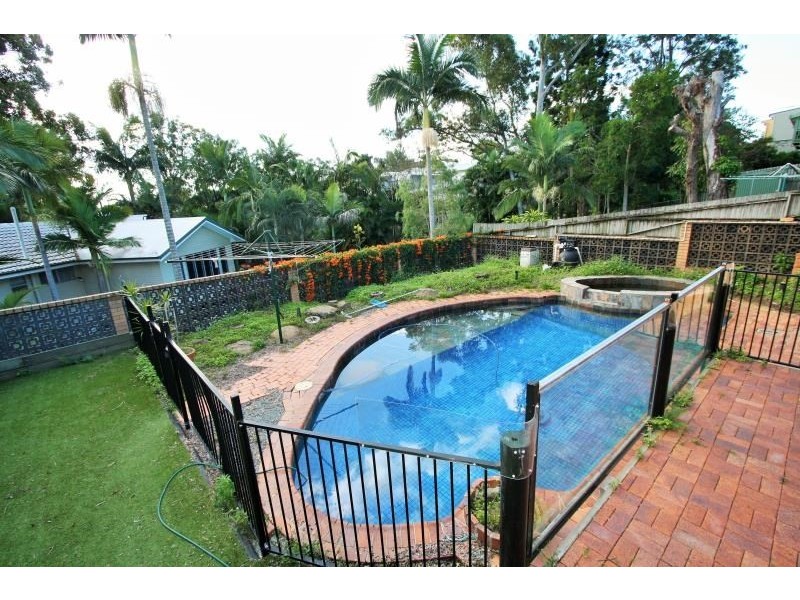 63 Brodie Street, Holland Park West QLD 4121