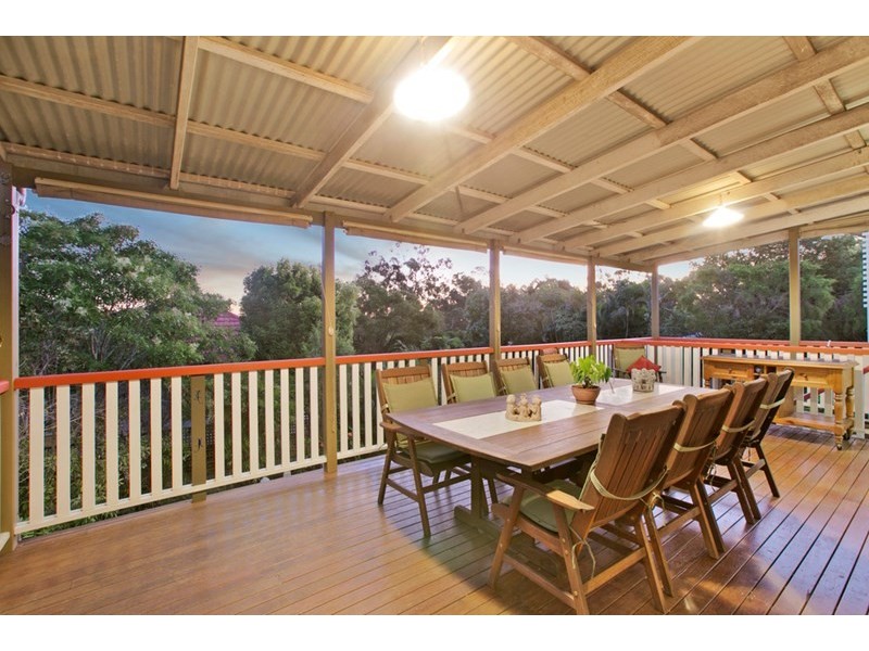 825 Cavendish Road, Holland Park QLD 4121