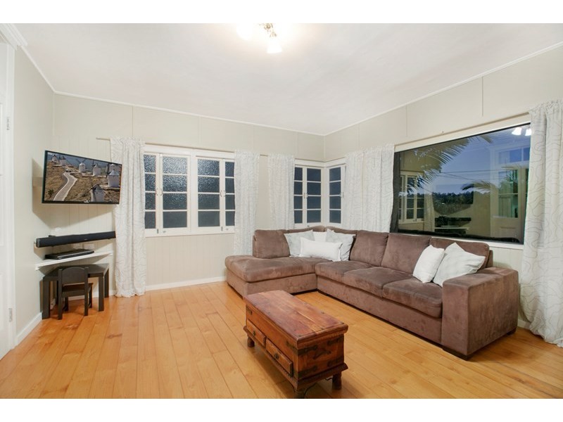 825 Cavendish Road, Holland Park QLD 4121