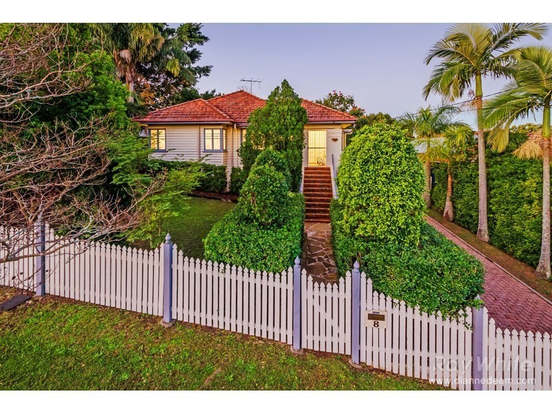 8 Iveagh Avenue, Holland Park West QLD 4121