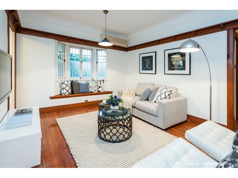 8 Iveagh Avenue, Holland Park West QLD 4121