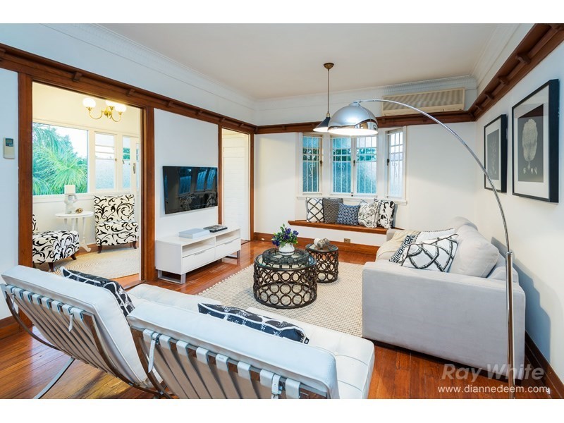 8 Iveagh Avenue, Holland Park West QLD 4121