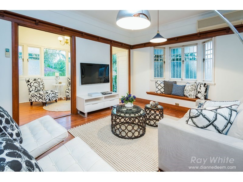 8 Iveagh Avenue, Holland Park West QLD 4121