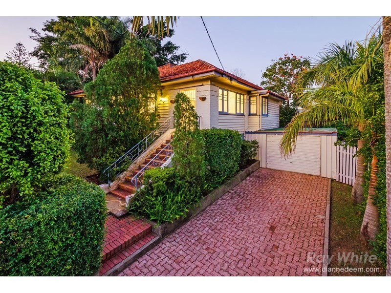 8 Iveagh Avenue, Holland Park West QLD 4121