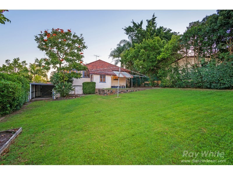 8 Iveagh Avenue, Holland Park West QLD 4121