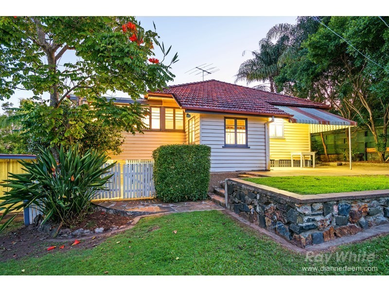 8 Iveagh Avenue, Holland Park West QLD 4121