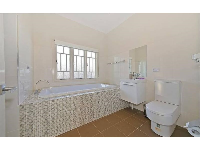 19 Ontario Street, Holland Park West QLD 4121