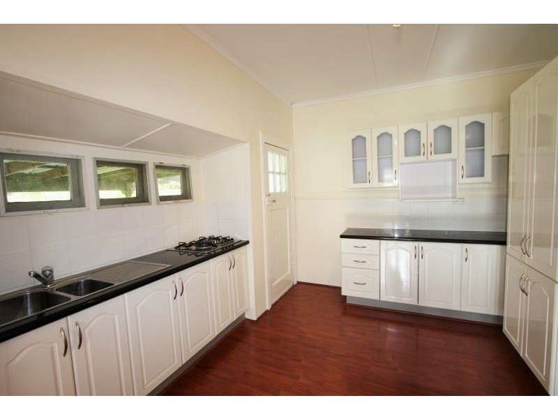 12 Smith Street, Holland Park QLD 4121