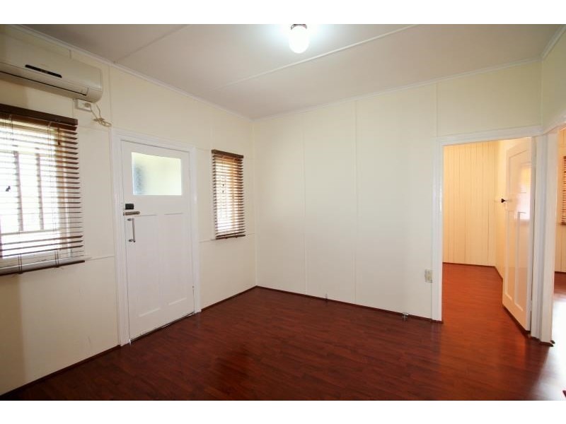 12 Smith Street, Holland Park QLD 4121