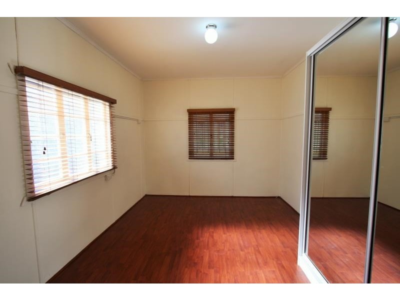 12 Smith Street, Holland Park QLD 4121