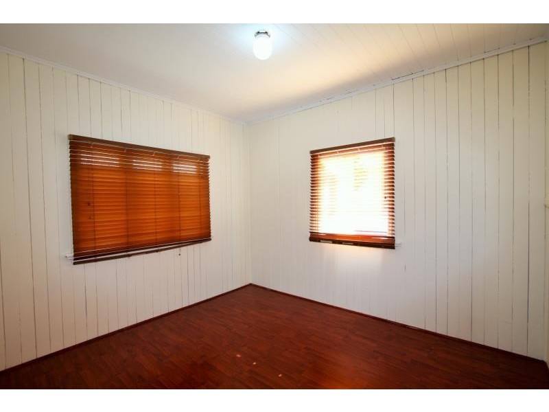 12 Smith Street, Holland Park QLD 4121