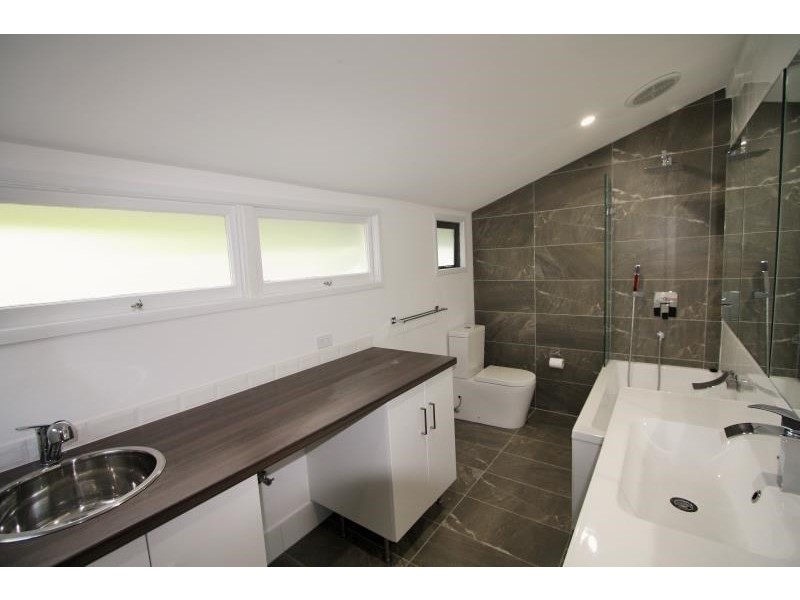 90 Nursery Road, Holland Park West QLD 4121