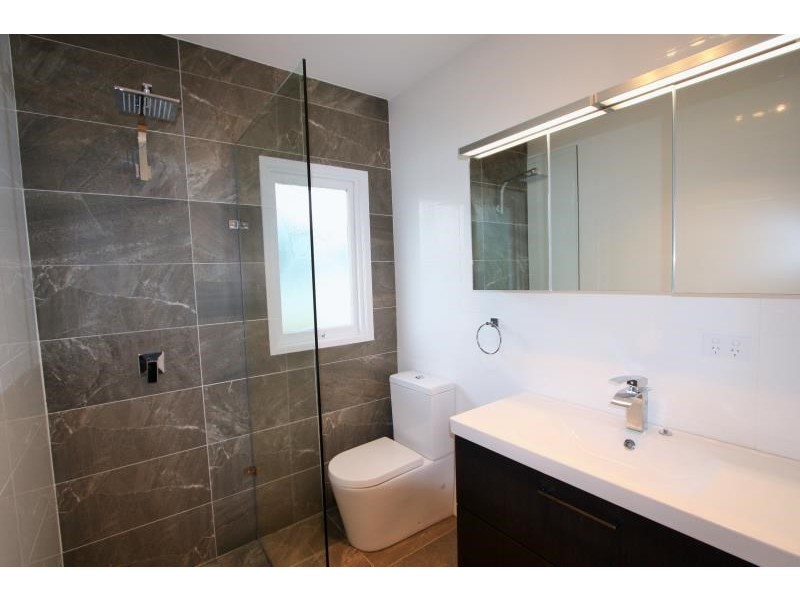 90 Nursery Road, Holland Park West QLD 4121